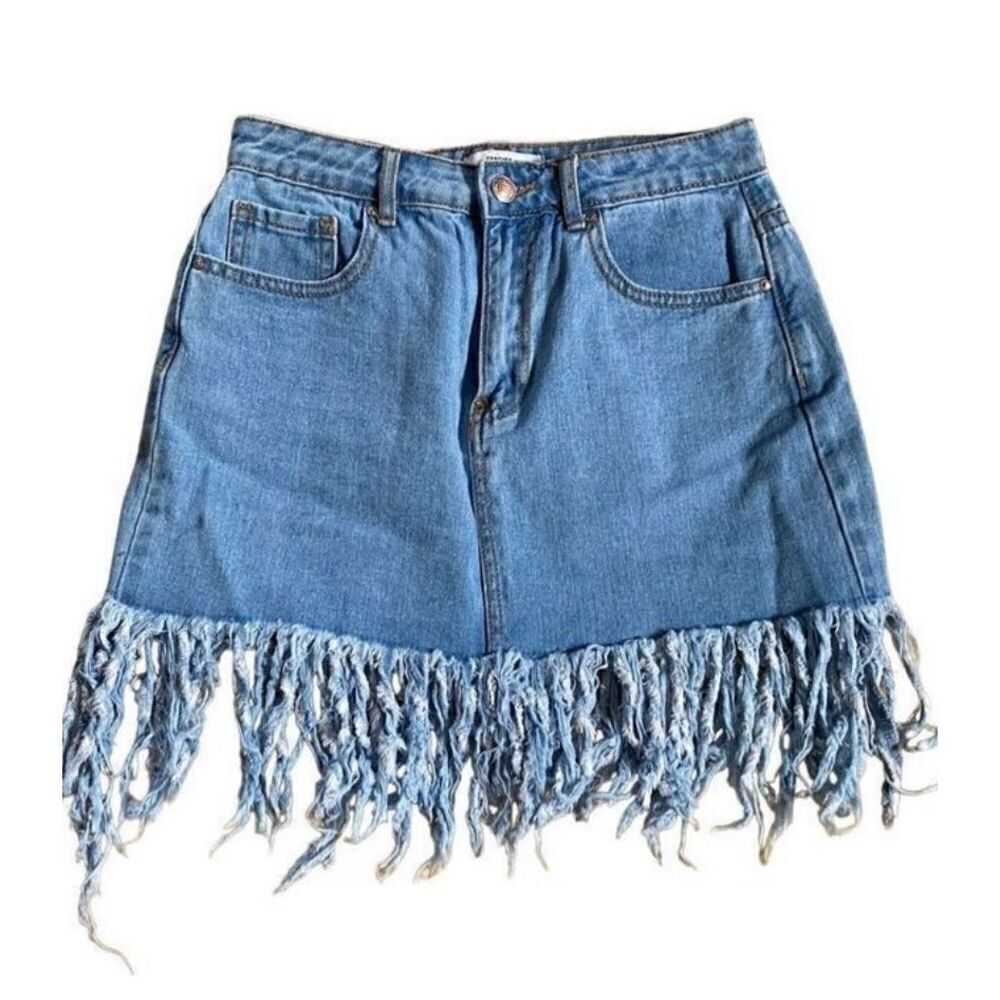 Forever, 21 women’s distressed denim frayed light washed miniskirt S/24 